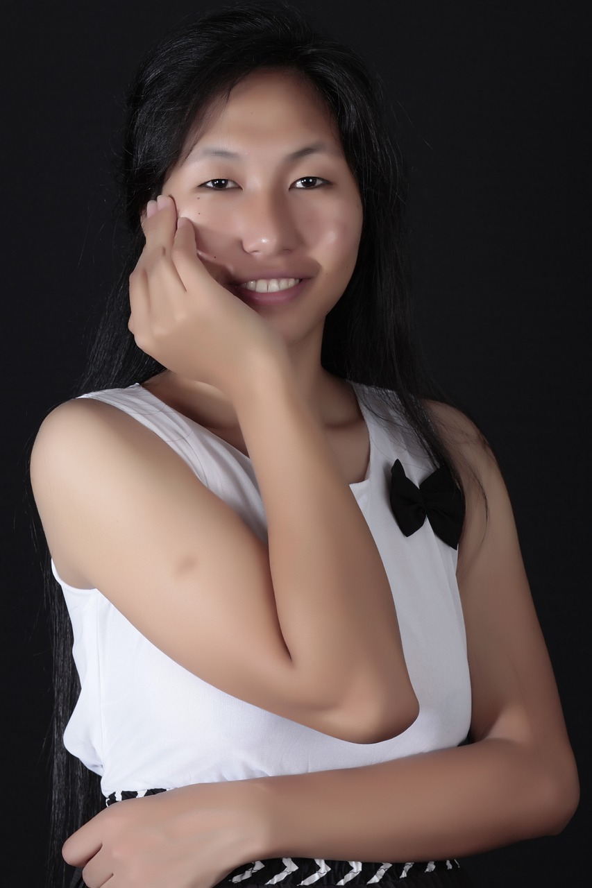 古麗娜扎短發(fā)造型最新圖片，展現(xiàn)時(shí)尚魅力風(fēng)采