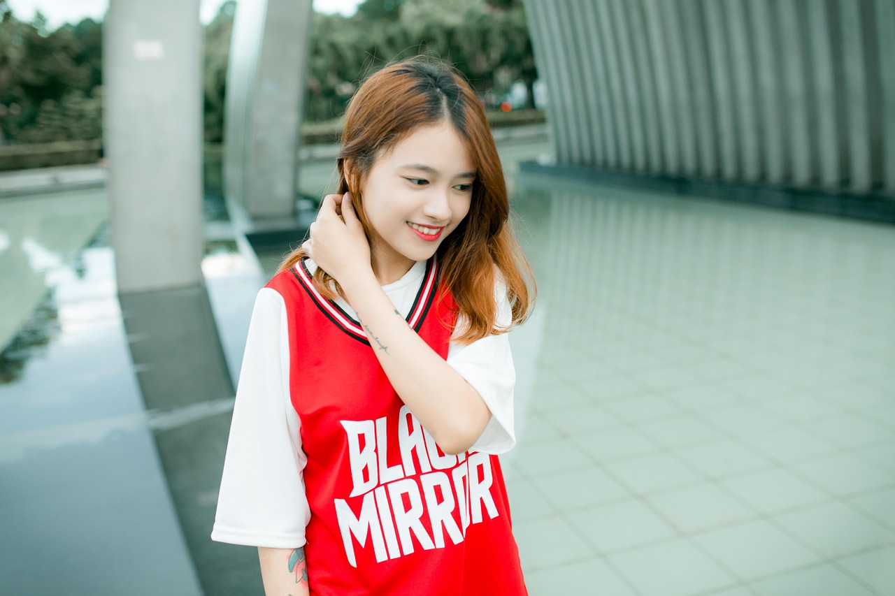 長(zhǎng)發(fā)女神馮燁的辮子新風(fēng)尚，時(shí)尚魅力的展現(xiàn)